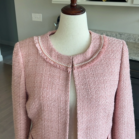 Tahari Women’s Palm Pink Jacket with Faux Pearls around Neck and on Pockets - Picture 2 of 15